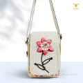 Bolso bandolera hecho a mano de algodón y poliéster con flores de seis pétalos